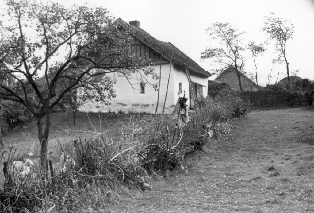 lakóházy a kisfaludy közben